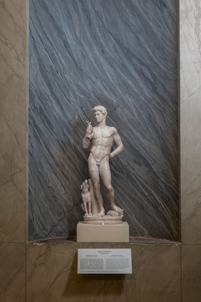 Arte romana, Eroe nudo con corno, I-II sec d.C., Nuovo allestimento uscita